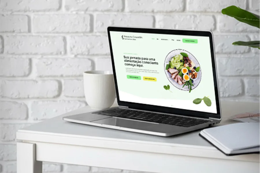 Site profissional criado pela Afino Design aberto em notebook