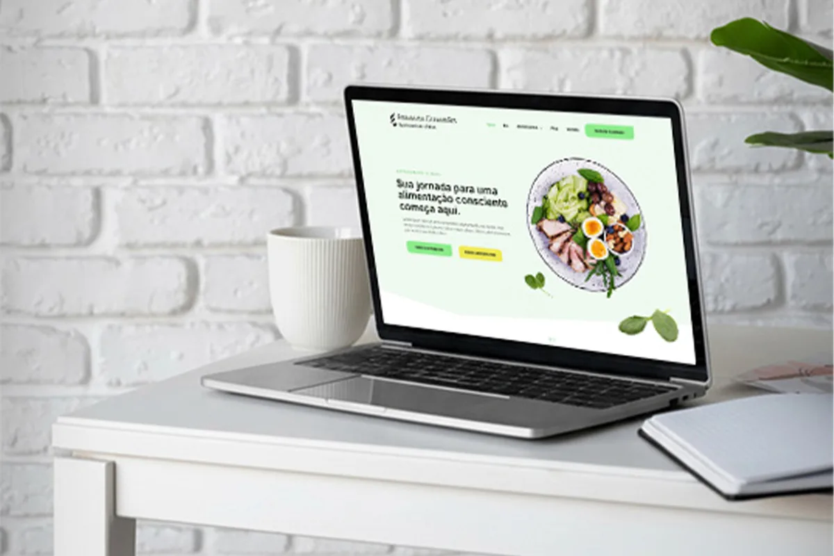 Site profissional criado pela Afino Design aberto em notebook