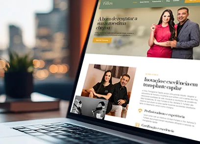 Site WordPress criado pela Afino Design em notebook
